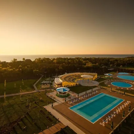 Ivana By Blaxy Apartment *